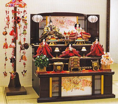 雛人形三段飾り＞華やかで豪華な五人揃のお雛さまです/人形の松川
